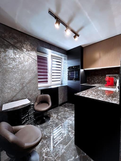 Black Pearl Luxury Apartment 文茨皮尔斯 外观 照片